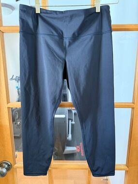 Athleta Black Cropped Leggings